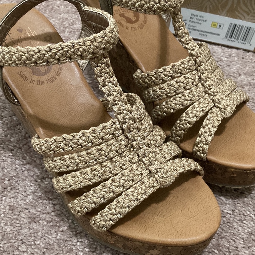 Blowfish Women's Tan Wedge Sandals